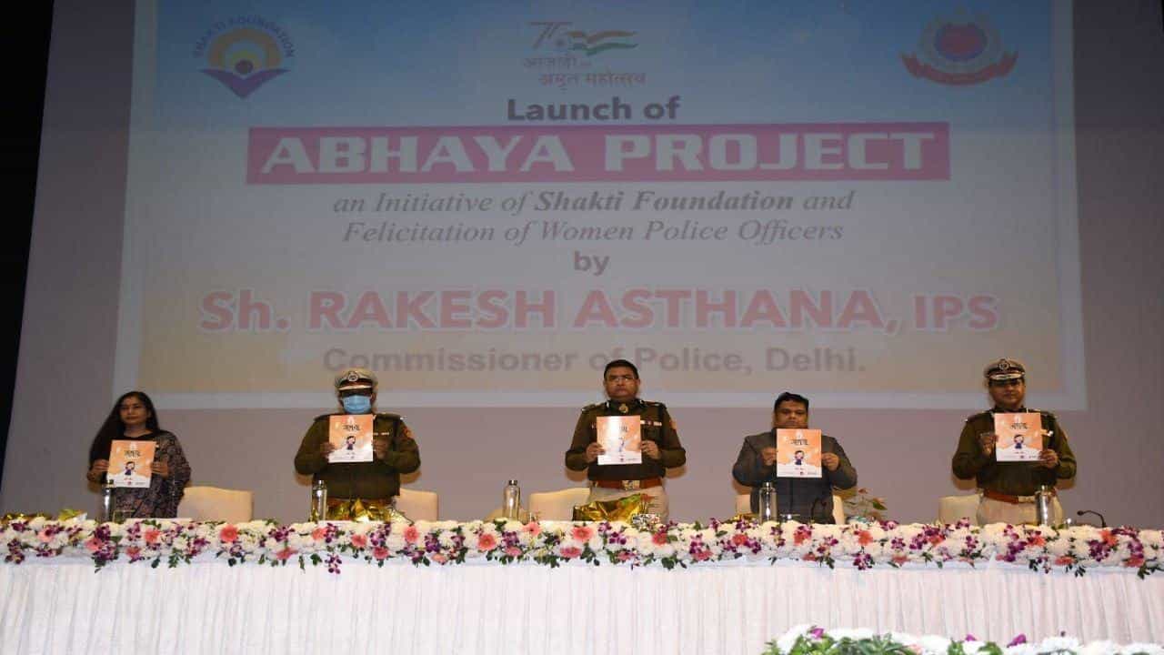 Surat : દિલ્હી પોલીસ અને સુરતની સંસ્થાની પહેલ, નાની બાળકીઓ પર જાતીય હિંસા રોકવા શરૂ કરી ઝુંબેશ