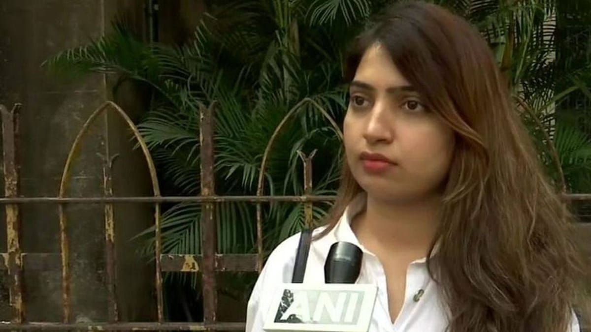 ઈન્દ્રાણી મુખર્જીના વકીલનું મોટું નિવેદન - કાશ્મીરમાં શીનાને મળ્યા હતા એક અધિકારી, CBI ને નિવેદન આપવા તૈયાર