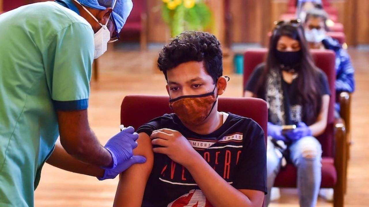 Surat : હવે વિદ્યાર્થીઓનો વારો, ત્રીજી જાન્યુઆરીથી શાળાઓમાં રસીકરણ શરૂ કરાશે