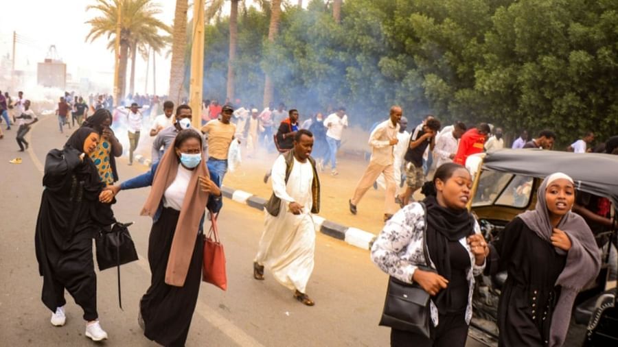 Sudan Coup: સુદાનમાં તખ્તાપલટના વિરોધમાં લોકો ઉતરી આવ્યા રસ્તા પર, દેશમાં રાજકીય ઉથલપાથલ શરૂ