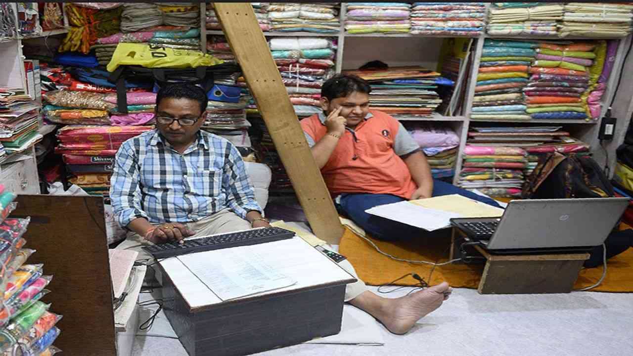 Surat : કાપડ ઉધોગમાં 12 ટકા જીએસટીનો વેપારીઓનો વિરોધ પાણીમાં જાય તેવી શક્યતા, સરકાર હજી સુધી નિર્ણય પર અડગ