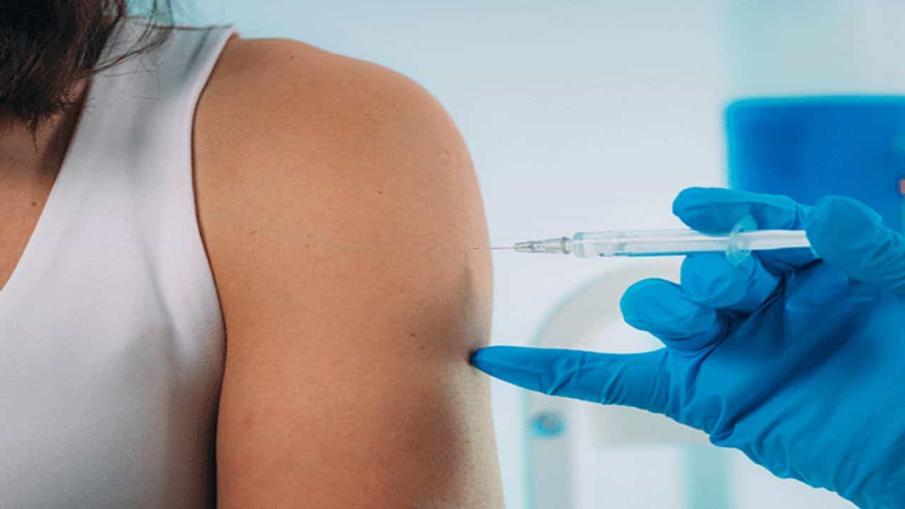 SURAT : અત્યારસુધી 70 હજાર લોકોએ ફ્રી તેલનો લાભ લઇ વેકસિન લીધી, આગામી અઠવાડિયે પાલિકા વેકસીનેશન ઝુંબેશ તેજ બનાવશે