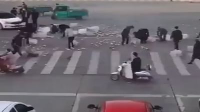 Viral: માનવતા મહેકાવતો હૃદયસ્પર્શી વીડિયો, રસ્તા પર એક્સિડેન્ટ બાદ જોવા મળ્યો અદ્ભુત નજારો