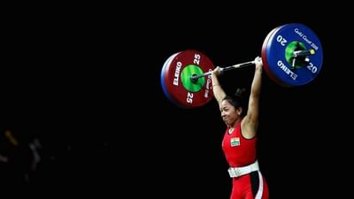 રિયોથી ટોક્યો ઓલિમ્પિક સુધી ક્યારેય હાર ન માનવાની મીરાબાઈ ચાનુ (Mirabai Chanu) ની ભાવનાએ ભારતીય વેઈટલિફ્ટર્સ (Indian Weightlifter) ને 2021માં ઓલિમ્પિક સિલ્વર મેડલના રૂપમાં તેની સૌથી યાદગાર ભેટ આપી. પરંતુ વર્ષોના શાસન અને ડોપિંગ સંબંધિત સમસ્યાઓને કારણે ઓલિમ્પિકમાં રમતનું ભવિષ્ય અનિશ્ચિત લાગે છે. આ સાથે ભારત બાકીના ખેલાડીઓની પણ મોટી ટૂર્નામેન્ટમાં સફળ થવાની રાહ જોઈ રહ્યું છે.