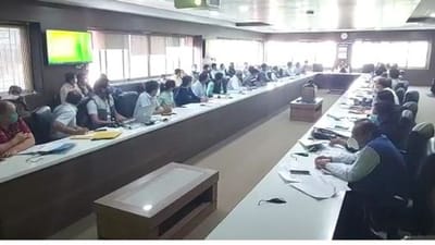 SURAT : કોરોના કેસોમાં ઉછાળો, ઉચ્ચ સ્તરીય બેઠકમાં ટેસ્ટિંગ, ટ્રેસિંગ અને ટ્રીટમેન્ટ પર ધ્યાન આપવા તાકીદ કરાઇ