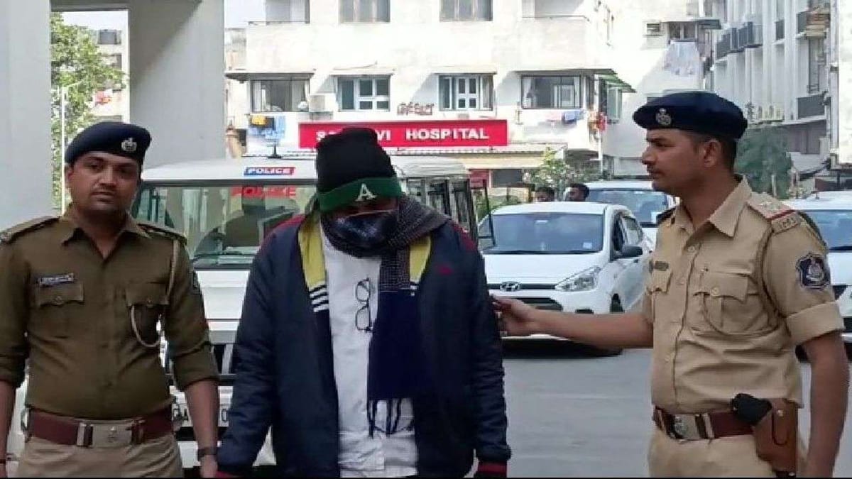 Ahmedabad : 31 ડિસેમ્બર નજીક આવતા જ નશાખોરો સક્રિય, ખાખીની આડમાં દારૂની હેરાફેરી !!!!