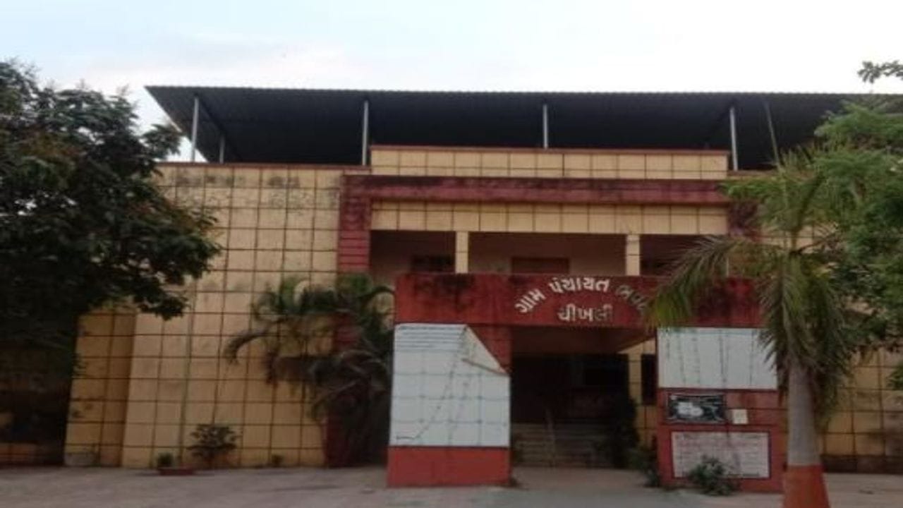 Gram Panchayat Election : ચીખલી ગ્રામ પંચાયત માટે રાજકીય પક્ષોની ખેંચતાણ, ભાજપની સમરસ માટે કવાયત, તો કોંગ્રેસની ચૂંટણીલક્ષી કવાયત