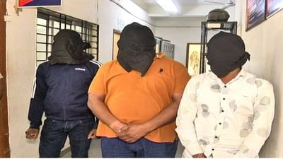 VALSAD : દમણમાં ચોર સમજી કિશોરને સ્થાનિકોએ આપી તાલીબાની સજા, વિડીયો વાયરલ થતાની સાથે જ પોલીસે 3 શખ્સોની ધરપકડ કરી