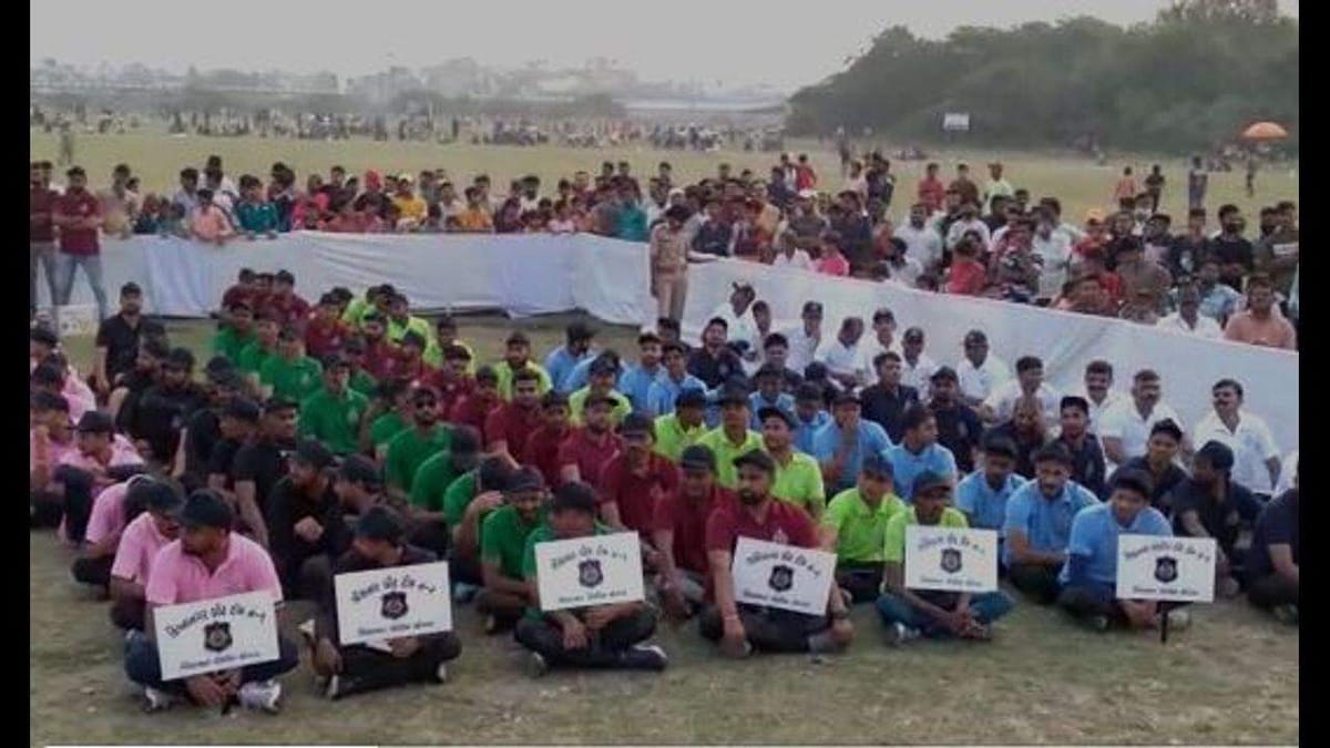 SURAT : પોલીસ દ્વારા ખેલો લીંબાયત ક્રાઇમ છોડો લીંબાયત કાર્યક્રમ અંતર્ગત ક્રિકેટ મેચનું આયોજન, યુવાનોમાં નશા બાબતે જાગૃતિ ફેલાવવાનો ઉદ્દેશ