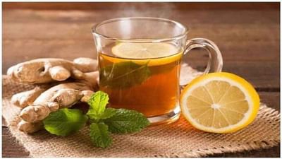 આદુનું પાણી - આદુને સુપરફૂડ તરીકે ઓળખવામાં આવે છે. તેમાં બળતરા વિરોધી ગુણધર્મો છે. તે પેટના દુખાવામાં રાહત આપે છે. તેથી, માસિક સ્રાવ દરમિયાન પીડાથી રાહત મેળવવા માટે આદુનું પાણી પીવું એ એક શ્રેષ્ઠ વિકલ્પ છે.