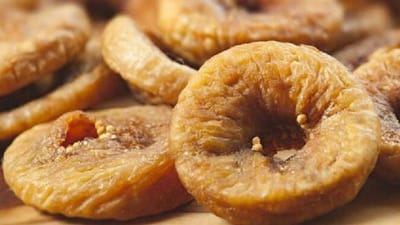 અંજીર પેટ માટે ખૂબ જ સારા માનવામાં આવે છે, પરંતુ જો તમને ગેસની સમસ્યા હોય તો તમારે અંજીર ખાવાનું ટાળવું જોઈએ. તેના સેવનથી તમને પેટમાં દુખાવો, ગેસ, પેટ ફૂલી જવુ જેવી સમસ્યા થઈ શકે છે.