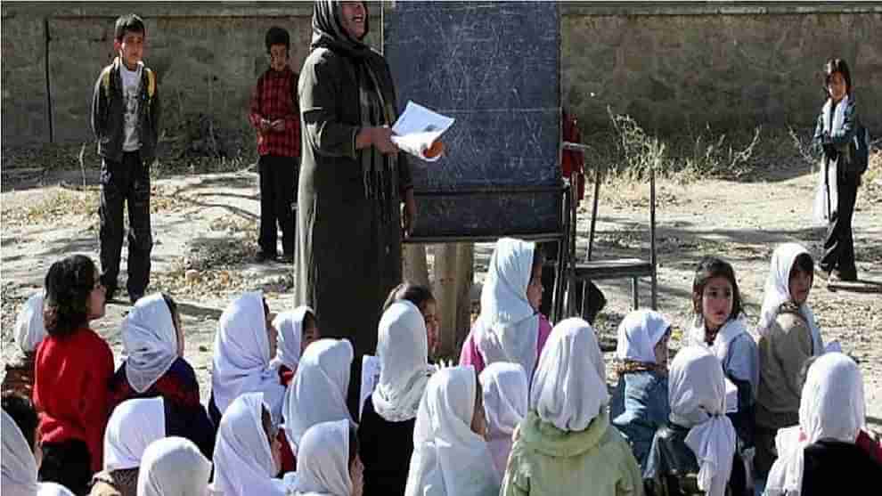 Afghanistan: છોકરીઓને શાળાએ જવાની અનુમતિ મળવી જોઇએ - હામિદ કરઝઇ