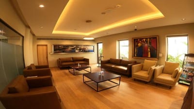 અમદાવાદ એરપોર્ટ ખાતેનું આ ટર્મિનલ વિશાળ આધુનિક પેસેન્જર લોન્જ, ડ્યુટી ફ્રી, 24 કલાક અંગત સુરક્ષા સેવાઓ, ટર્મિનલથી પ્રાયવેટ જેટ તરફ તાત્કાલિક પહોંચવાની આસાન સુવિધાઓ, કસ્ટમ્સ અને ઇમિગ્રેશન સાથે કોમન પ્રોસેસિંગ એરીઆ જેવી સેવાઓ આવરી લેવામાં આવી છે.