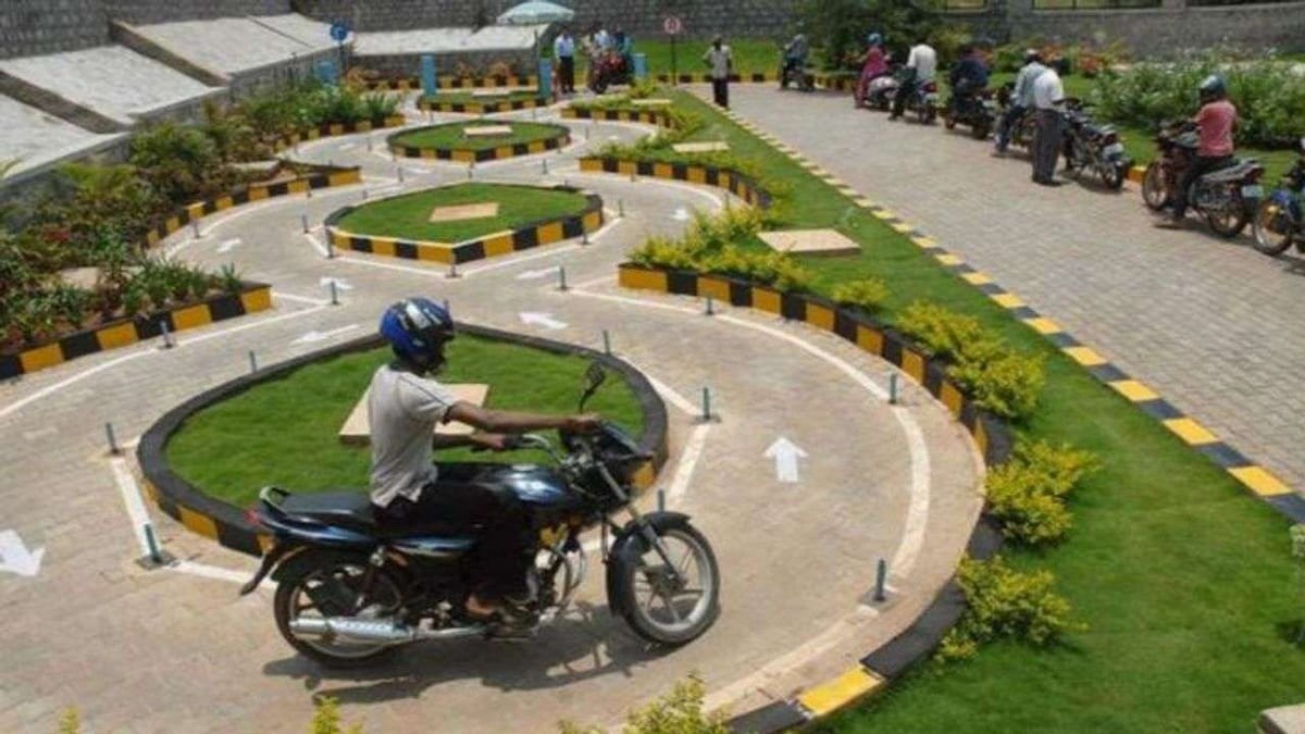 Ahmedabad: RTOમાં એજન્ટ રાજનો વીડિયો વાયરલ, રૂપિયા આપો અને ડ્રાઇવિંગ ટેસ્ટમાં ફેલ હોવા છતાં કરી આપશે પાસ ?