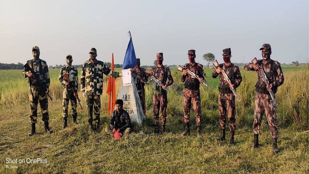 માતા-પિતાથી ગુસ્સે થયેલા બાંગ્લાદેશી વિદ્યાર્થીએ આંતરરાષ્ટ્રીય સરહદ પાર કરી, BSFએ ધરપકડ કરી BGBને સોંપ્યો