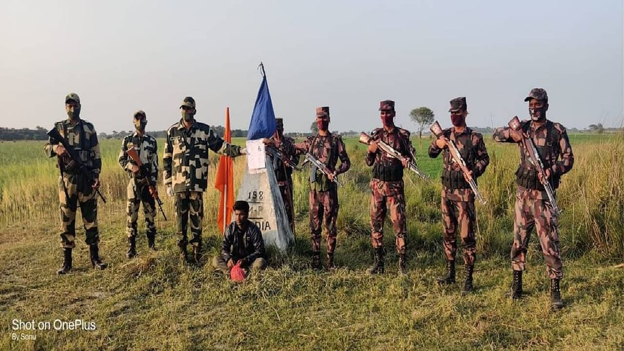 માતા-પિતાથી ગુસ્સે થયેલા બાંગ્લાદેશી વિદ્યાર્થીએ આંતરરાષ્ટ્રીય સરહદ પાર કરી, BSFએ ધરપકડ કરી BGBને સોંપ્યો