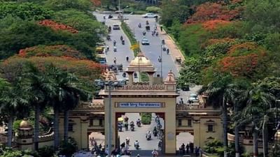  બનારસ હિન્દુ યુનિવર્સિટી એટલે કે, BHUનું નામ દેશની તે સંસ્થાઓમાં લેવામાં આવે છે જે આંતરરાષ્ટ્રીય સ્તરે ભારતનું પ્રતિનિધિત્વ કરે છે. 105 વર્ષ જૂની આ યુનિવર્સિટીમાં પ્રવેશ મેળવવા માટે આજે પણ લાખો ઉમેદવારો પ્રવેશ પરીક્ષા આપે છે. 1360 એકરમાં ફેલાયેલી આ યુનિવર્સિટીનો ઈતિહાસ પણ ખૂબ જ રસપ્રદ છે. ચાલો બનારસ હિન્દુ યુનિવર્સિટીની રચનાની વાત પર એક નજર કરીએ.