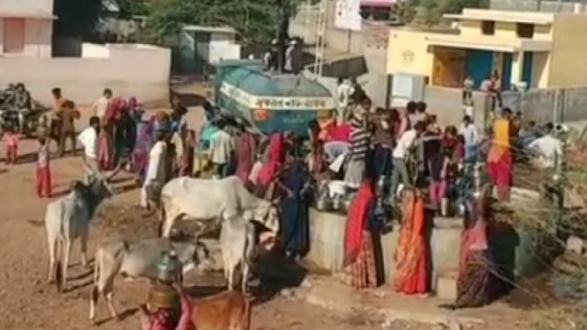 બનાસકાંઠાના સરહદી વિસ્તારોમાં ભરશિયાળે ઉનાળાના જેવી સ્થિતિ, પીવાના પાણી માટે મહિલાઓને પડાપડી કરવી પડે છે