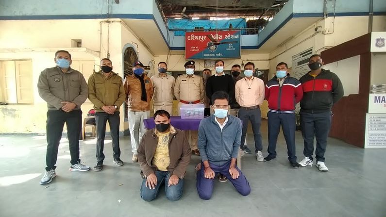 Ahmedabad: વિજય બેંકમાં થયેલી લાખોની ચોરીનો ભેદ ઉકેલાયો, બે આરોપીઓની પોલીસે કરી ધરપકડ