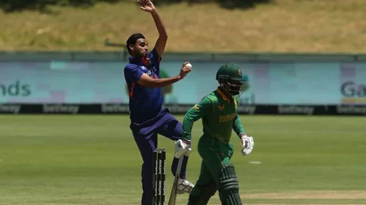 IND vs SA: આ ભારતીય બોલરની ધાર થઈ ગઈ નકામી, એક વર્ષથી ચાલી રહી છે આવી જ પરીસ્થિતિ, બીજી વનડેમાં થશે ફેરફાર?