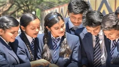CBSE 10-12 Term 2 Exam: કોરોનાના વધતા જતા કેસ વચ્ચે વિદ્યાર્થીઓ CBSE પરીક્ષા સ્થગિત કરવાની કરી રહ્યા છે માંગ