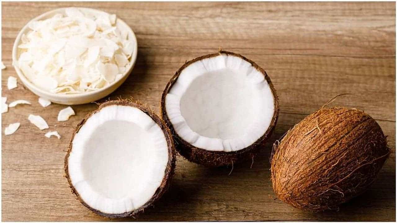 Health Tips : હ્ર્દયને સ્વસ્થ રાખવા ઊંઘતા પહેલા કરો કાચા નારિયેળનું સેવન