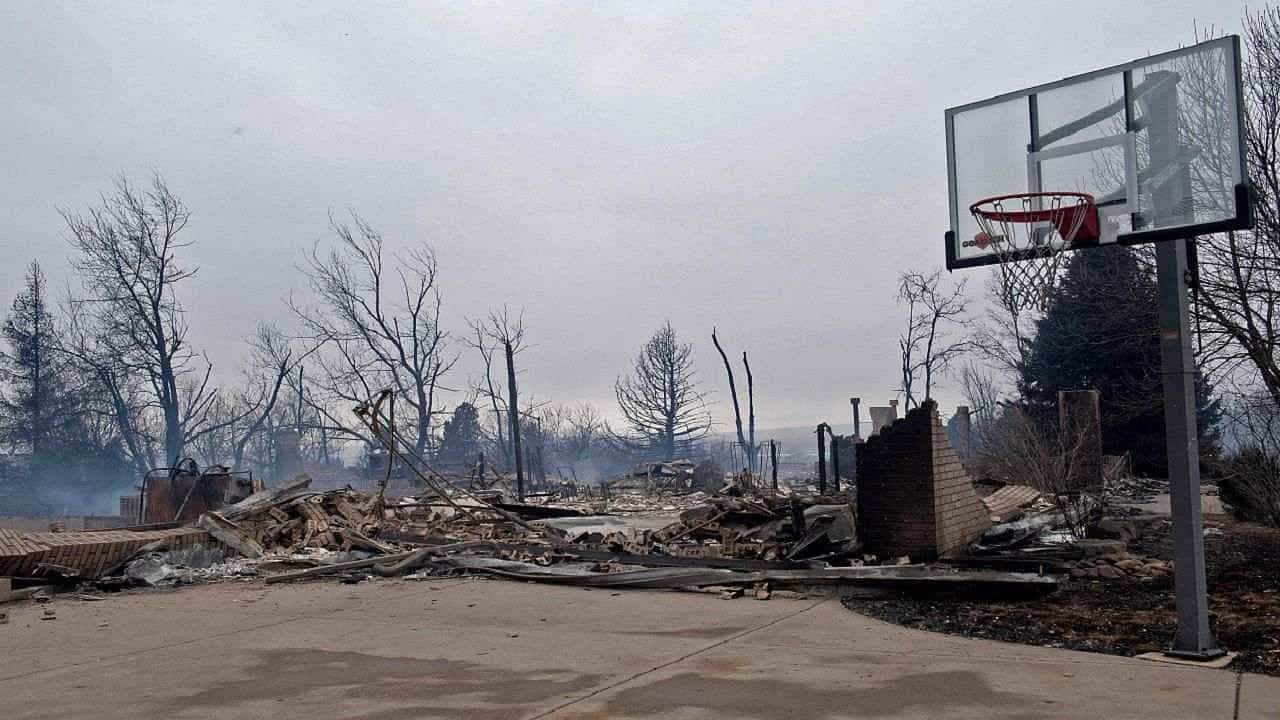 Colorado Fire: અમેરિકાના કોલોરાડોમાં આગના તાંડવ વચ્ચે લોકોએ નવા વર્ષની ઉજવણી કરી, ત્રણ લોકો લાપતા