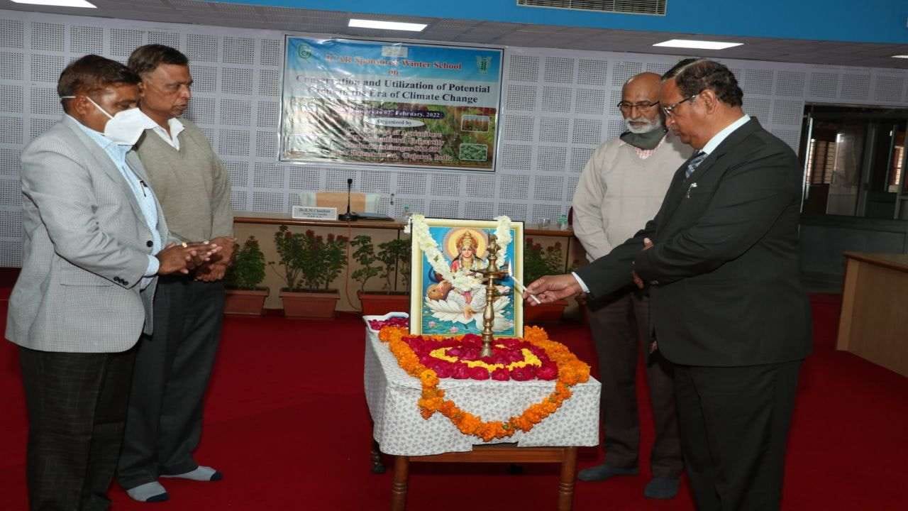 દાંતીવાડા કૃષિ યુનિવર્સિટી ખાતે ક્રોપ્સ ઇન ધ એરા ઓફ ક્લાઇમેટ ચેન્જ વિષય પર તાલીમનો શુભારંભ થયો