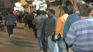 Maharashtra Mini Lockdown: શું હવે મહારાષ્ટ્રમાં પણ બંધ થશે દારૂની દુકાનો ? જાણો આરોગ્ય મંત્રીએ દારૂ પીનારાઓને કેવી લગાવી ફટકાર