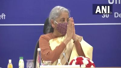 નાણામંત્રી નિર્મલા સીતારમણે બજેટ પહેલા ગુરુવારે એટલે કે 20 જાન્યુઆરીએ રાજ્યોના નાણા મંત્રીઓ સાથે મહત્વપૂર્ણ બેઠક કરી હતી. નાણામંત્રીએ અત્યાર સુધીમાં કોર્પોરેટ, નાણાકીય ક્ષેત્રની કંપનીઓ, ટ્રેડ યુનિયનો, કૃષિ નિષ્ણાતો અને અગ્રણી અર્થશાસ્ત્રીઓ સાથે બેઠકો કરી છે. આ બેઠકોમાં ઈન્કમ ટેક્સ સ્લેબને તર્કસંગત બનાવવા, ડિજિટલ સેવાઓને ઈન્ફ્રાસ્ટ્રક્ચરનો દરજ્જો આપવા અને હાઈડ્રોજન સ્ટોરેજને પ્રોત્સાહન આપવા જેવા સૂચનો કરવામાં આવ્યા છે.