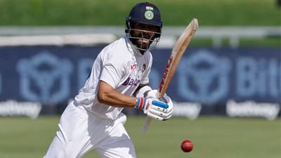 ભારતીય ક્રિકેટ ટીમના કેપ્ટન વિરાટ કોહલી લાંબા સમયથી કોઈ મોટી ઇનિંગ્સ રમી શક્યા નથી. કોહલીના બેટમાંથી સદીની રાહ બે વર્ષથી વધુ થઈ ગઈ છે. જો કે તેમ છતાં ભારતીય ટેસ્ટ ટીમના કેપ્ટનના રેકોર્ડ બેટથી અટકી રહ્યા નથી. આવો જ રેકોર્ડ કોહલીએ કેપટાઉન ટેસ્ટની બીજી ઇનિંગમાં પણ બનાવ્યો હતો.
