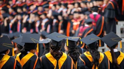 સૌરાષ્ટ્ર યુનિવર્સિટીના પદવીદાન સમારોહમાં ગોલ્ડ મેડલ વિજેતા વિદ્યાર્થીઓના પુરસ્કાર કરતા સત્તાધીશોની કોટિ મોંઘી!