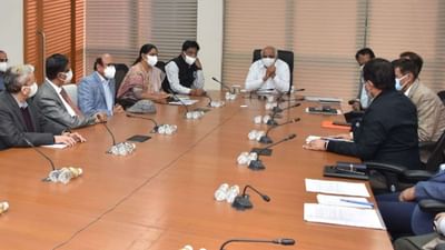 Gujarat માં કોરોનાના વધતાં કેસો વચ્ચે સીએમ ભૂપેન્દ્ર પટેલે ગ્રુપ ઓફ ડૉક્ટર્સ સાથે  ઉચ્ચસ્તરીય બેઠક યોજી