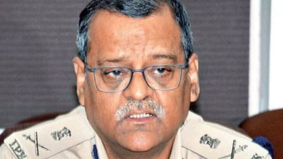 ગુજરાતના પોલીસ વડા આશિષ ભાટિયા કોરોના સંક્રમિત, હોમ આઇસોલેટ થયા ગુજરાતના પોલીસ વડા આશિષ ભાટિયા કોરોના સંક્રમિત, હોમ આઇસોલેટ થયા