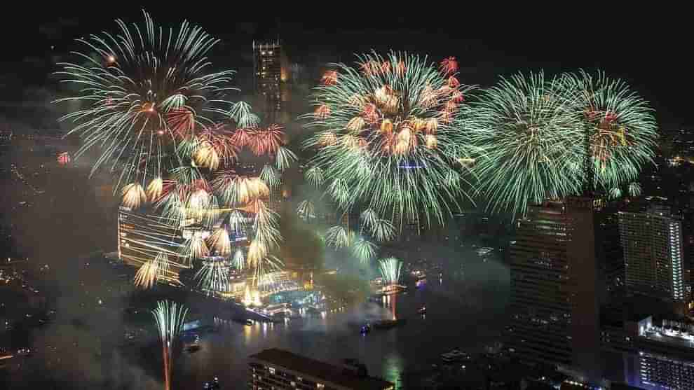 Happy New Year 2022: નવા વર્ષની રાહ પૂરી થઈ, કોરોના ગાઈડલાઈન્સ વચ્ચે નવા વર્ષનું સ્વાગત