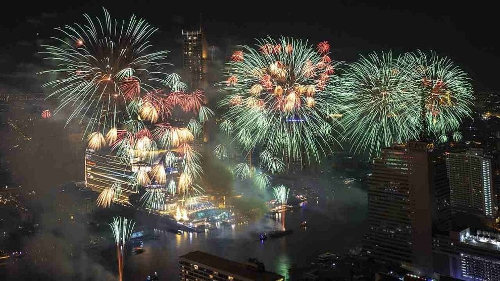 Happy New Year 2022: નવા વર્ષની રાહ પૂરી થઈ, કોરોના ગાઈડલાઈન્સ વચ્ચે નવા વર્ષનું સ્વાગત