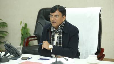 કોરોના મહામારી હજી સમાપ્ત થઈ નથી, સતર્ક રહેવાની અને સાવચેતી રાખવાની જરૂર, 5 રાજ્યો સાથેની બેઠકમાં આરોગ્ય મંત્રી મનસુખ માંડવિયાનું નિવેદન