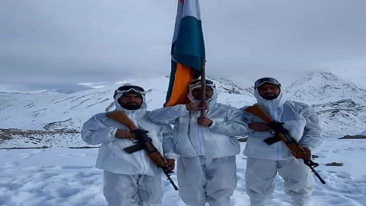 Video: કડકડતી ઠંડીમાં ITBP જવાનોમાં Republic Day 2022નો ઉત્સાહ, હિમવીરોએ માઈનસ 35 ડિગ્રીમાં તિરંગો ફરકાવ્યો