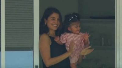 પપ્પા વિરાટ કોહલીને ચિઅર કરતી જોવા મળી વામિકા, મમ્મી અનુષ્કા શર્મા સાથે સ્ટેડિયમ આવી