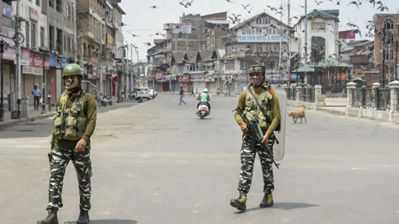 Jammu and Kashmir: કોરોના કેસ વધતા ફરીથી લગાવવામાં આવ્યુ વીકેન્ડ કર્ફ્યૂ