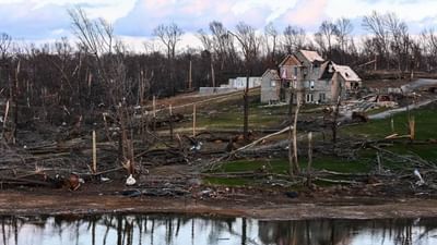 America: કેન્ટુકીમાં વાવાઝોડા બાદ અચાનક આવેલા પૂરથી સર્જાઈ તબાહી, વીજ પુરવઠો ઠપ, હવે વાવાઝોડાનું જોખમ વધ્યું