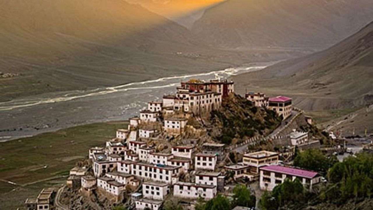 Kye Monastery એ ભારતના લાહૌલ(Lahaul) અને સ્પીતિ જિલ્લામાં આવેલ એક પ્રખ્યાત તિબેટીયન બૌદ્ધ(Tibetian Buddhist) મઠ છે. કાઈ મઠ વિશે અનેક પ્રકારની વાતો થતી રહે છે. તેની સ્થાપના ડ્રોમટન દ્વારા કરવામાં આવી હોવાનું માનવામાં આવે છે, જે 11મી સદીમાં પ્રખ્યાત શિક્ષક આતિશાના વિદ્યાર્થી હતા. શાંતિમાં સમય પસાર કરવા માટે આ શ્રેષ્ઠ સ્થળ છે.