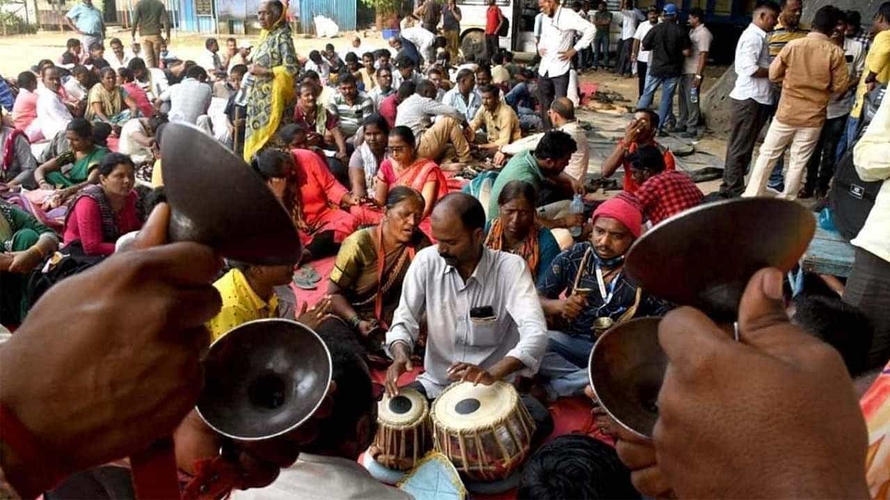 MSRTC Strike: મહારાષ્ટ્ર સ્ટેટ ટ્રાન્સપોર્ટના કર્મચારીઓની હડતાલને કોરોનાનું કલંક, પોલીસે આઝાદ મેદાનમાંથી ઉઠાવ્યા