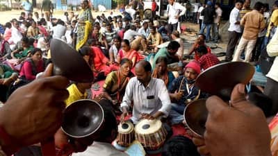 MSRTC Strike: મહારાષ્ટ્ર સ્ટેટ ટ્રાન્સપોર્ટના કર્મચારીઓની હડતાલને કોરોનાનું કલંક, પોલીસે આઝાદ મેદાનમાંથી ઉઠાવ્યા