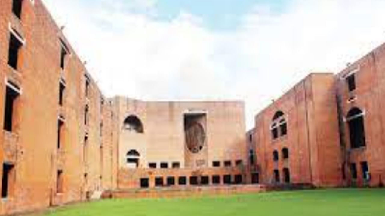 Maharashtra College Reopen : મહારાષ્ટ્રમાં કોલેજો 1લી ફેબ્રુઆરીથી ખુલી રહી છે, રાજ્ય સરકારે આપી મંજૂરી