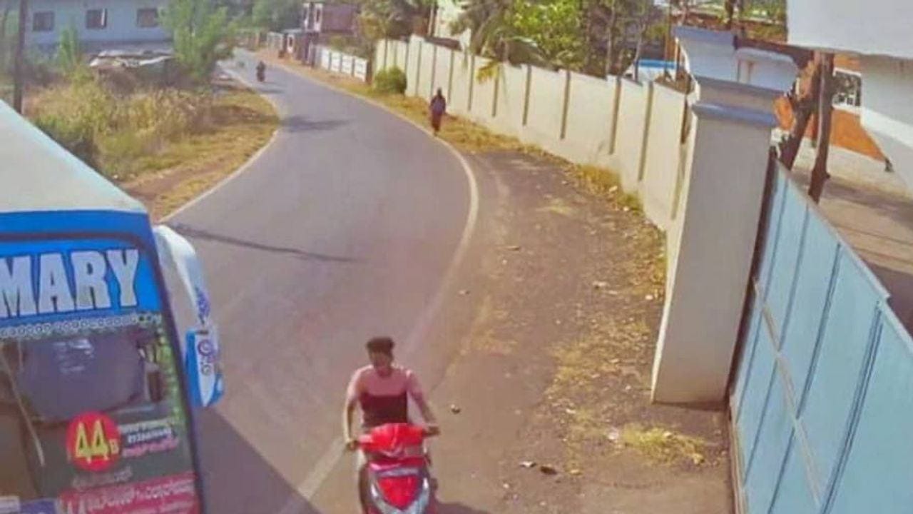 Video : બસની ઝપેટમાં આવતા માંડ-માંડ બચ્યો આ યુવક, દિલધડક દ્રશ્યો કેમેરામાં થયા કેદ