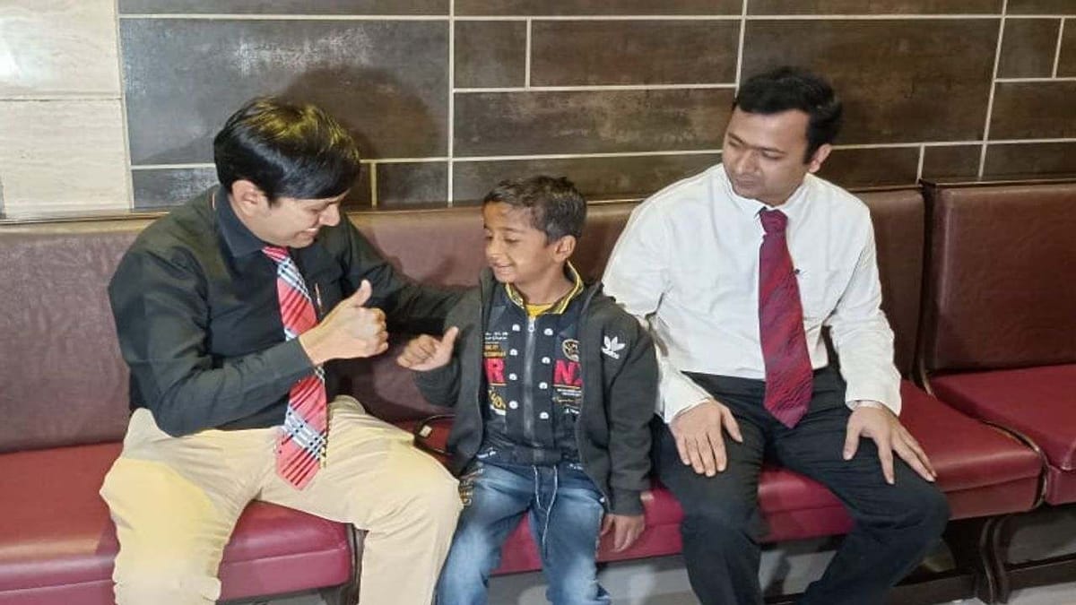 Ahmedabad : પતંગ પકડવા જતાં 9 વર્ષના બાળકને 11,000 કિલોવોટનો કરંટ લાગ્યો, જીવ બચાવી લેવાયો