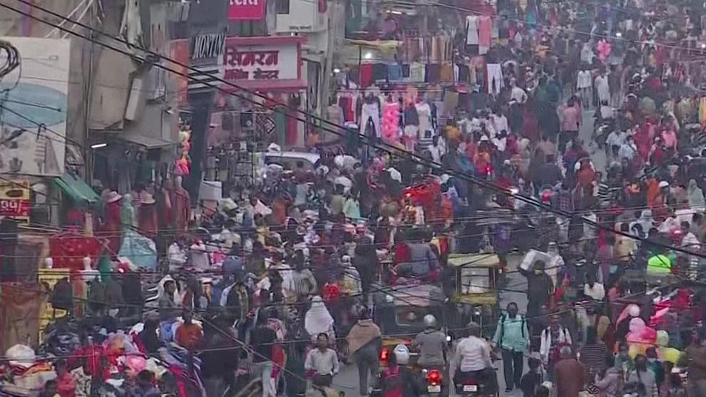 Maharashtra: નાગપુરના સીતાબુલડી બજારમાં કોરોના નિયમોનો ખુલ્લેઆમ થયો ભંગ, કડક નિયમો હોવા છતા ખરીદી કરવા ઉમટી હજારોની ભીડ
