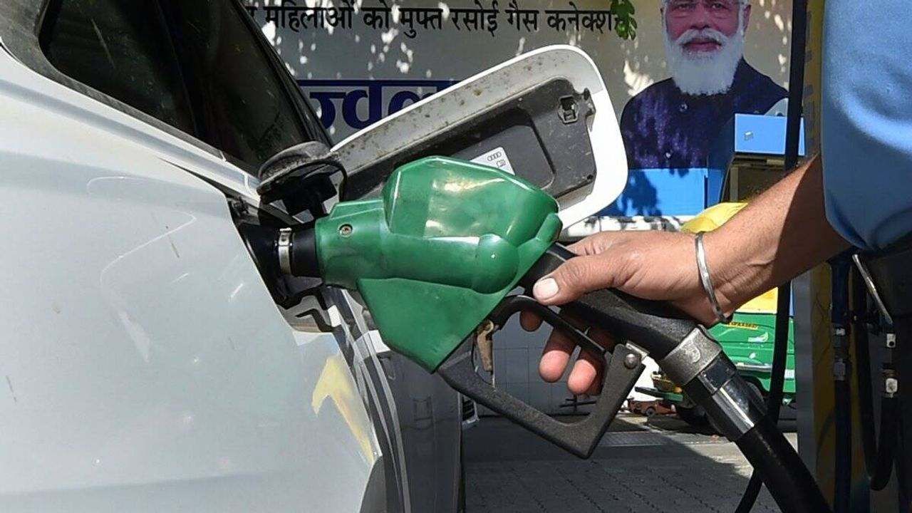 Petrol Diesel Price Today : આજે 1 લીટર પેટ્રોલ - ડીઝલ પાછળ કેટલો ખર્ચ કરવો પડશે? જાણો અહેવાલ દ્વારા