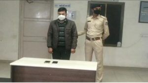Ahmedabad: સિમ કાર્ડ સ્વેપ કરી છેતરપિંડી કરવાના ગુનામાં વટવા પોલીસે ગેંગનો પર્દાફાશ કરી ખાનગી કંપનીના મેનેજરની કરી ધરપકડ